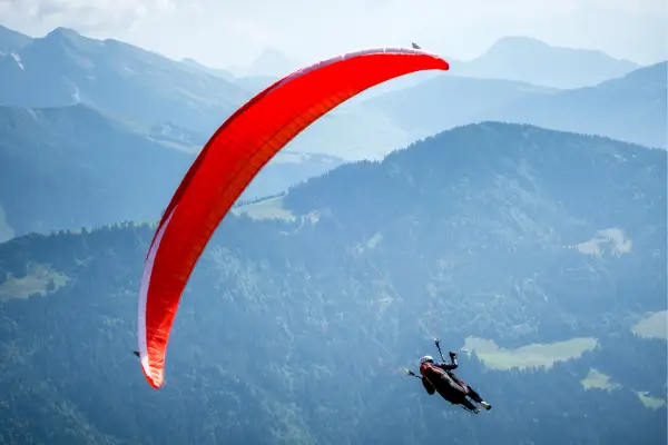 O Impacto do Peso no Desempenho do Parapente: Dicas para Otimizar Seu Equipamento