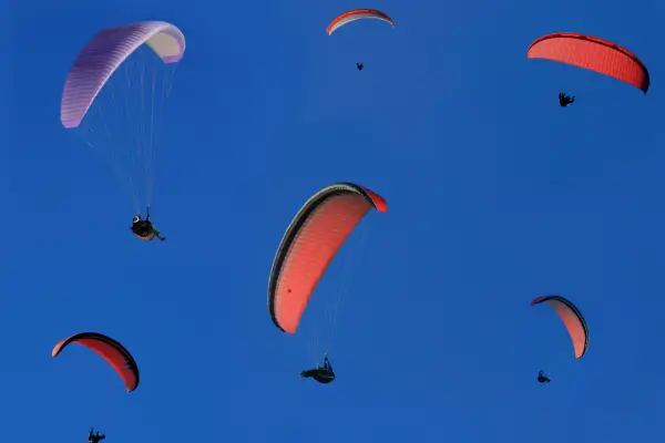 Variedades de Velas de Parapente: Entendendo as Diferenças